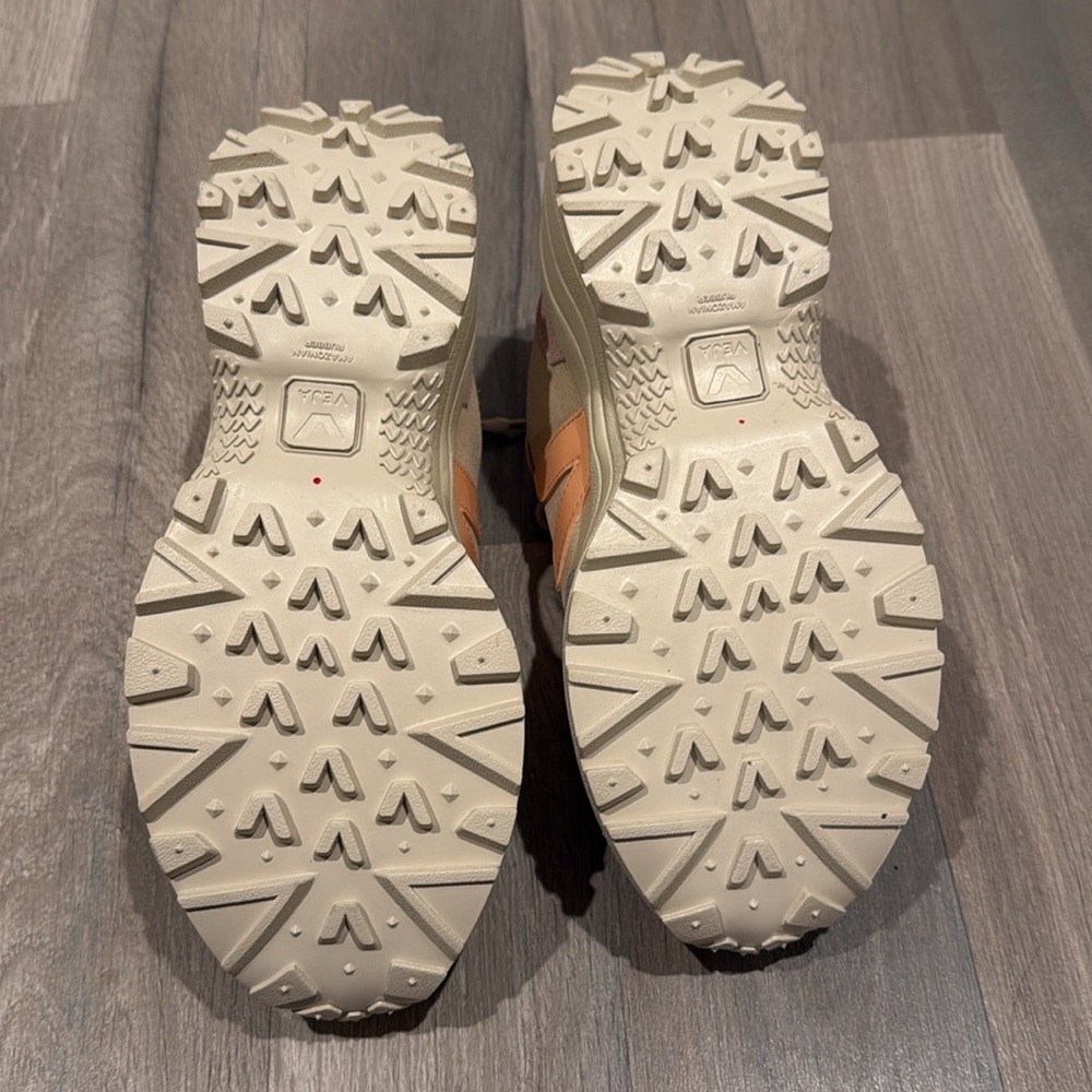 VEJA VENTURI SUEDE ALMOND PEACH MULTICO SNEAKERS - Picture 10 of 11